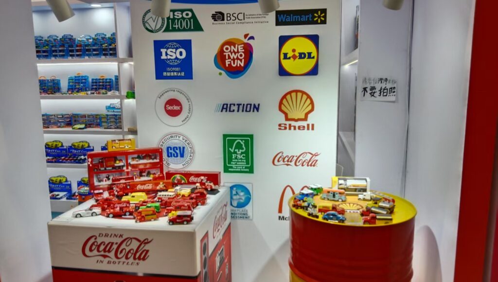 Xinyu Toys OEM die cast Shell tanker truck promotional model with authentic branding